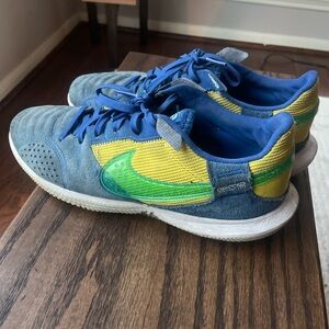 boy Nike Gato soccer shoe